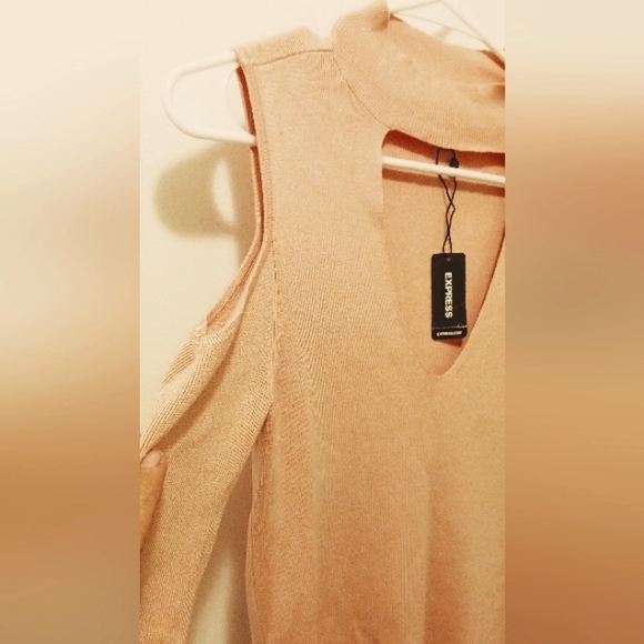 Womans express mock neck cold shoulder lite pink sweater size large - Picture 3 of 7